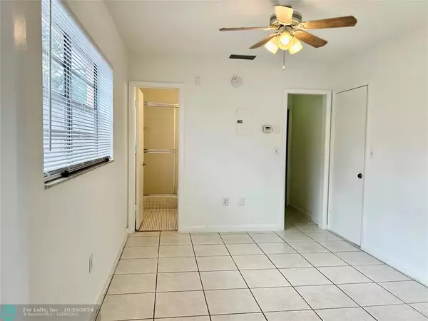 Pompano Beach, FL 33062,1095 SE 22nd Ave  #4