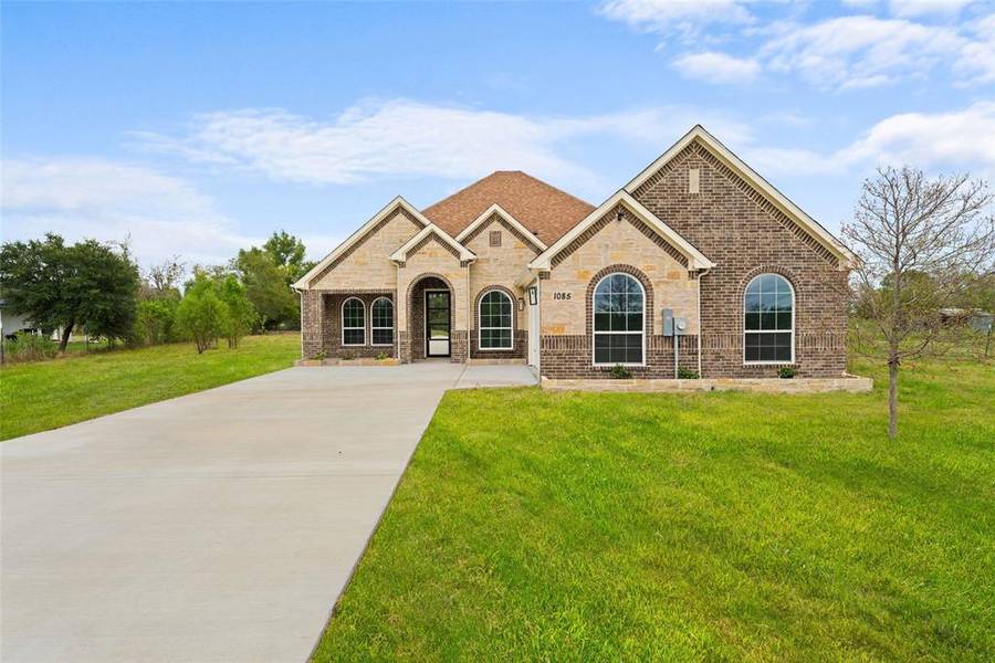 1085 Country Lane, Oak Ridge, TX 75142