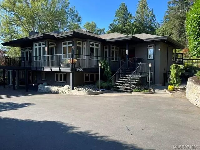 Saanich, BC V8X 5J2,3975 Locarno Lane