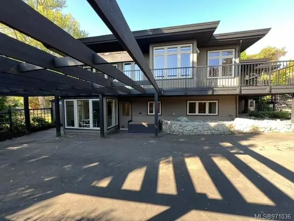 Saanich, BC V8X 5J2,3975 Locarno Lane