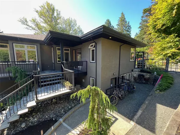 Saanich, BC V8X 5J2,3975 Locarno Lane