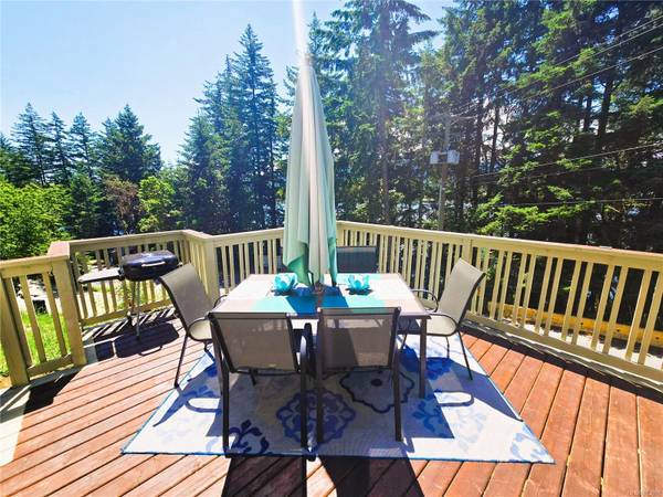 960 Woodpecker Lane, Nanaimo, BC V9T 5J7