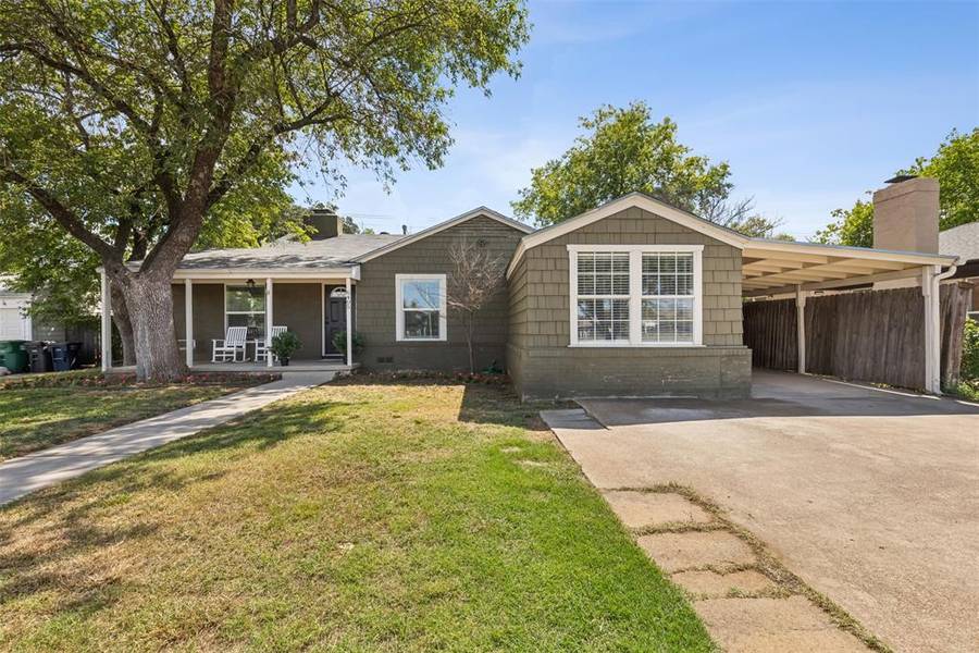 6405 Calmont Avenue, Fort Worth, TX 76116