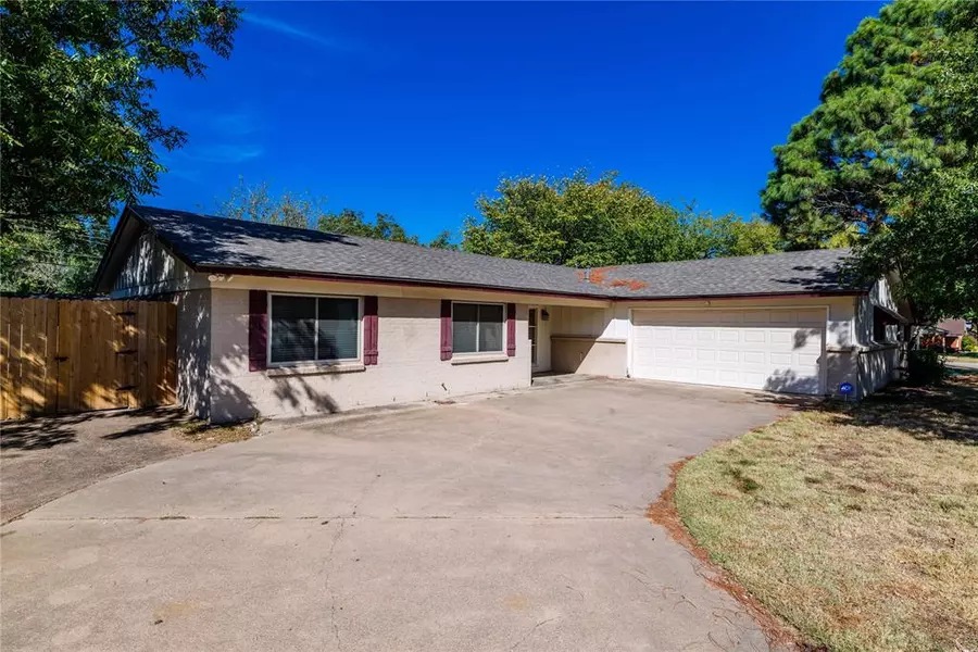 1329 Hurstview Drive, Hurst, TX 76053