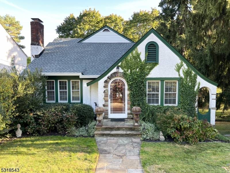 46 Essex Ave, Bernardsville Boro, NJ 07924