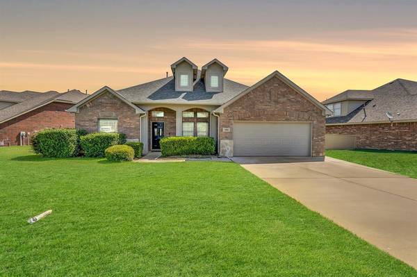 2989 Lakeview Circle, Burleson, TX 76028