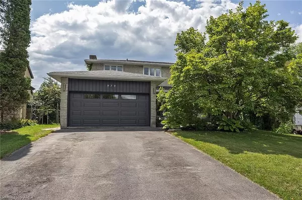 Kingston, ON K7P 1R1,979 WESTMINSTER PL