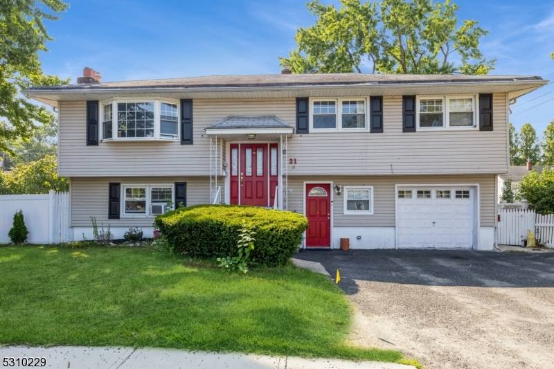 21 Kuhn Ct, Saddle Brook Twp., NJ 07663