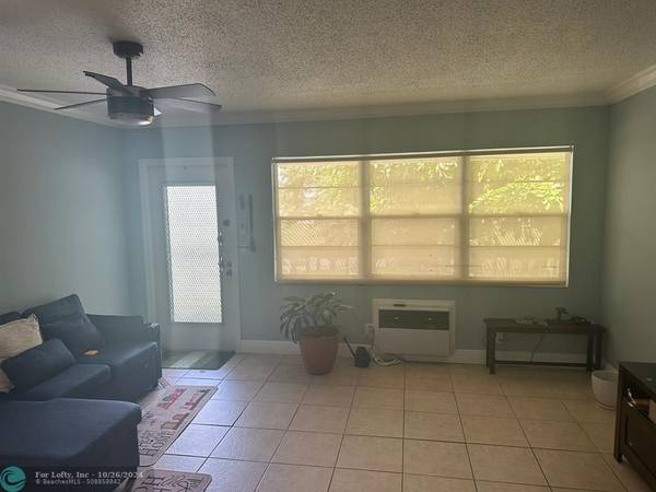 Deerfield Beach, FL 33442,283 Newport R  #283