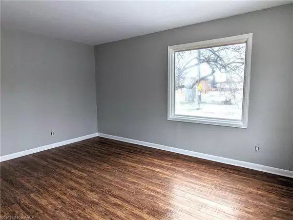 Kingston, ON K7L 1W7,814 BROCK ST