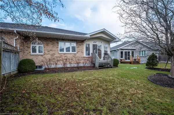 Kingston, ON K7M 8Z1,673 MILLWOOD DR