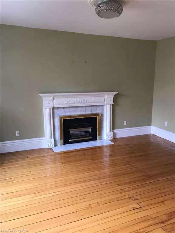 Kingston, ON K7L 1P1,95 MACK ST