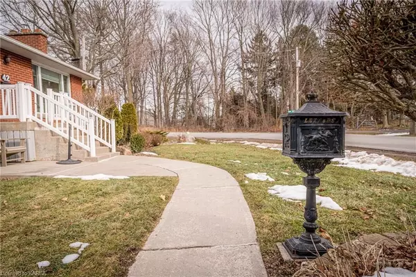 Kingston, ON K7M 3P3,42 POINT CRES