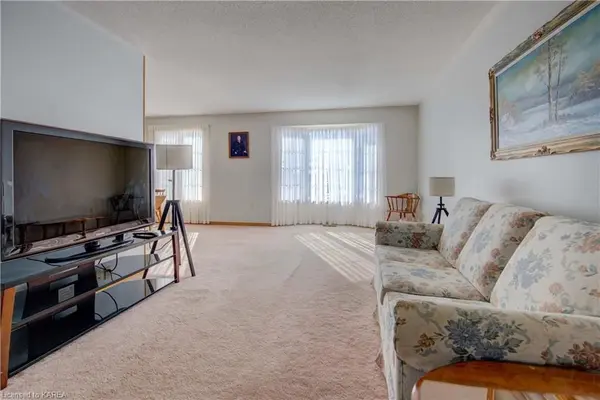 Kingston, ON K7P 2B3,1021 AMBLESIDE CRES