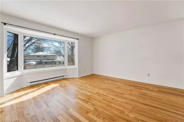 Kingston, ON K7K 6T1,8 TERRACEVIEW RD