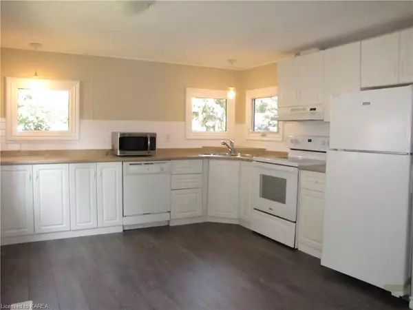 Kingston, ON K7K 5C7,6 PARKINGTON PL