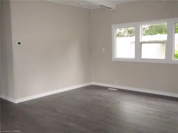 Kingston, ON K7K 5C7,6 PARKINGTON PL