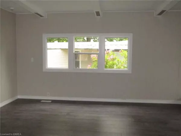 Kingston, ON K7K 5C7,6 PARKINGTON PL