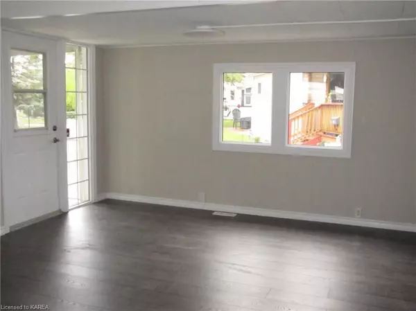 Kingston, ON K7K 5C7,6 PARKINGTON PL