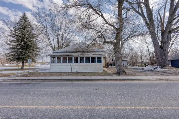 South Frontenac, ON K0H 2W0,6780 ROAD 38 N/A