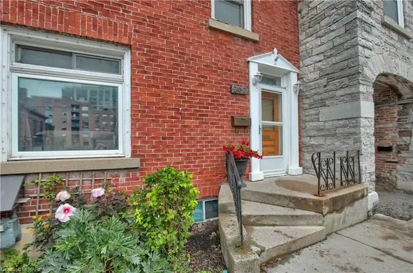 Kingston, ON K7L 3A4,202 KING ST E