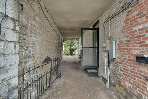 Kingston, ON K7L 3A4,202 KING ST E