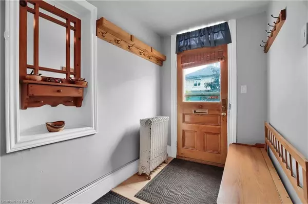 Kingston, ON K7L 3A4,202 KING ST E