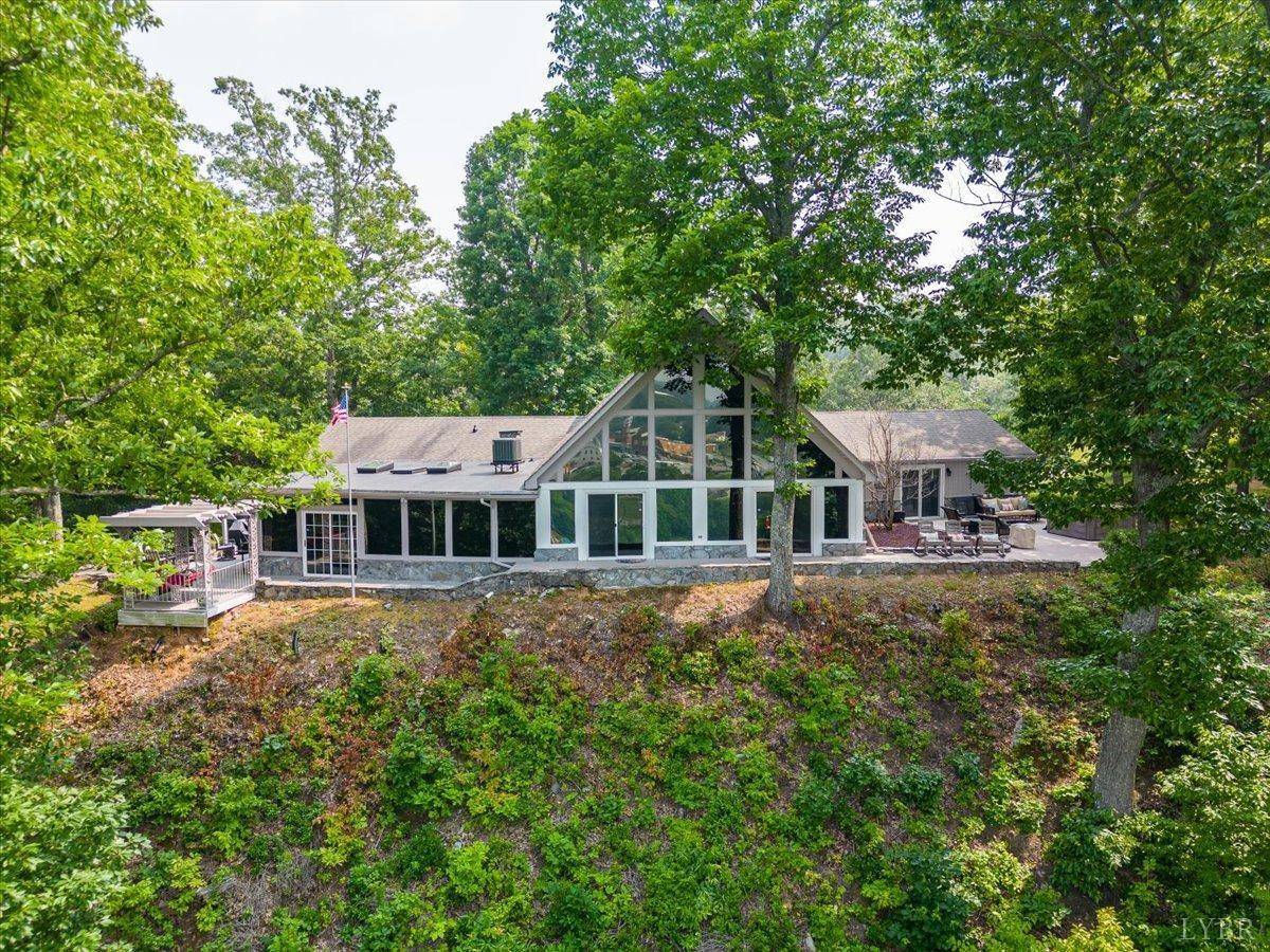 106 KNOLLWOOD DRIVE, Hurt, VA 24563