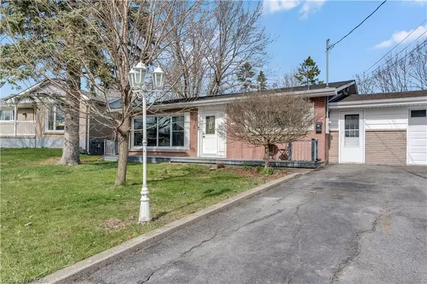 Loyalist, ON K7G 1G3,19 HENRY CRES