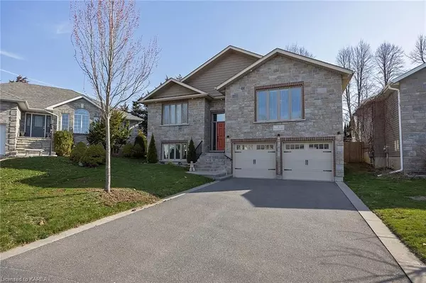 Loyalist, ON K0H 1G0,8 BURLEIGH CT