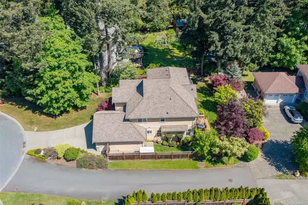 Saanich, BC V8Y 1X4,5075 Clutesi St