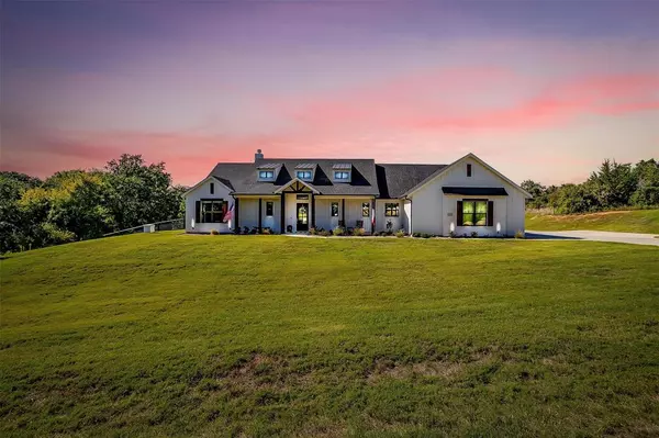 215 Deer Glade Court, Azle, TX 76020