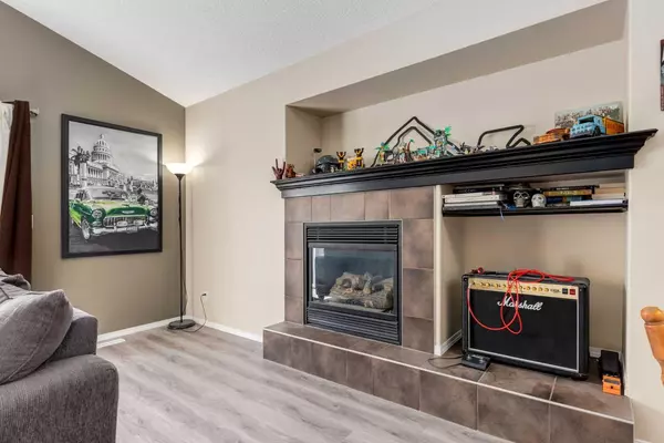 Calgary, AB t3m 1e3,15 Cramond CIR SE