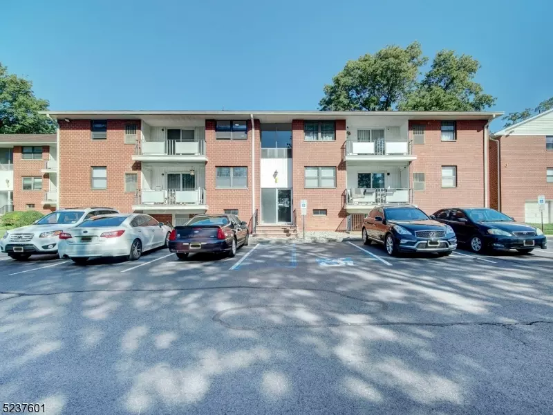 1300 Rock Ave, H 8 #8, North Plainfield Boro, NJ 07060