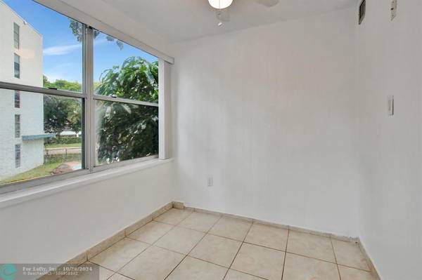 Sunny Isles Beach, FL 33160,17620 Atlantic Blvd  #211