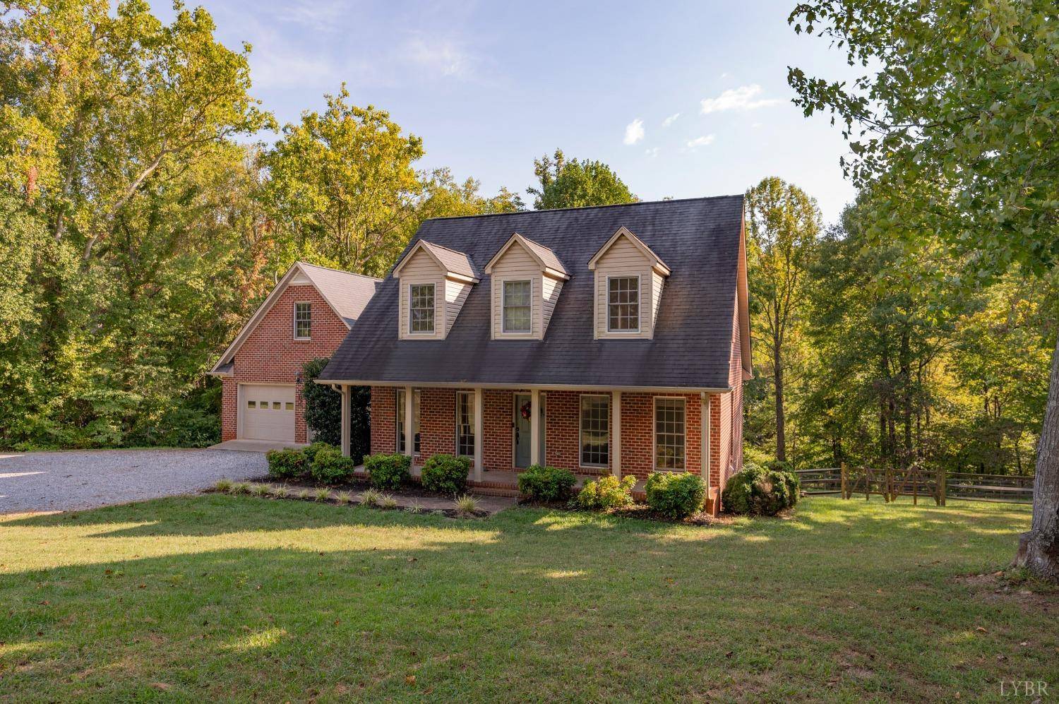 107 Knollwood DR, Hurt, VA 24563