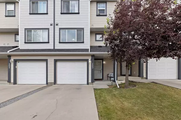 153 Everhollow HTS SW, Calgary, AB T2Y 5B3