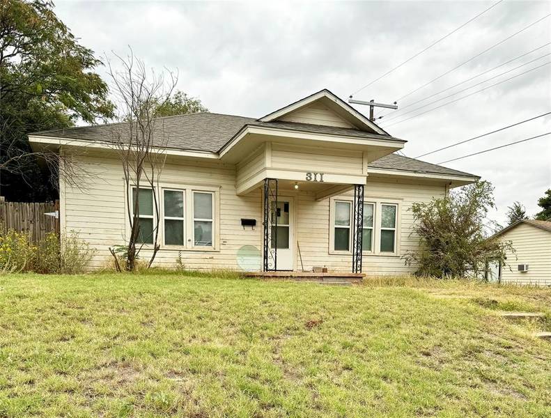 311 W 1st Street, Elk City, OK 73644