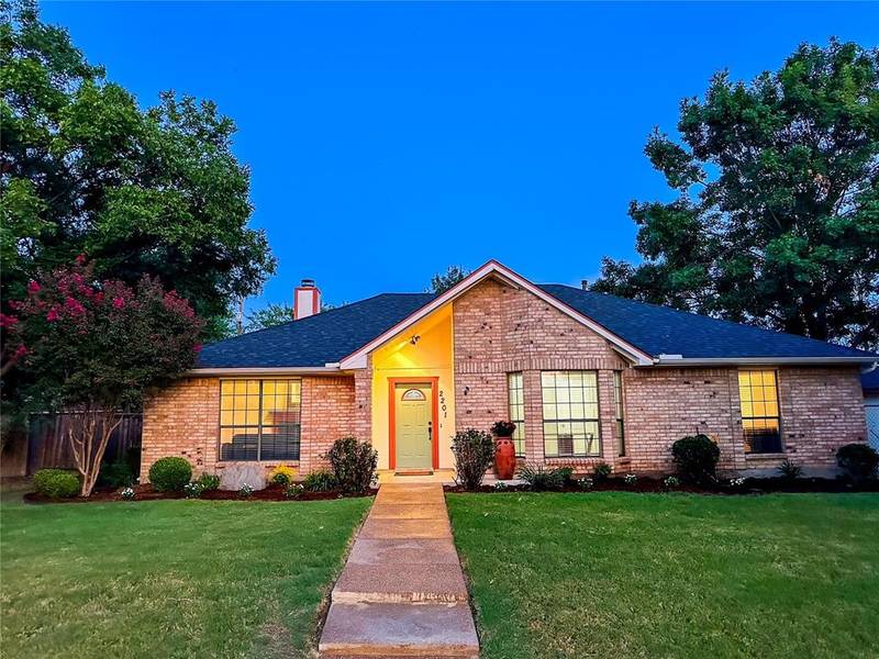 2201 Crestview Lane, Rowlett, TX 75088