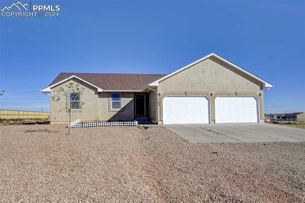 1169 E Canary DR, Pueblo, CO 81007