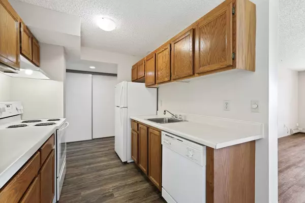 Calgary, AB T2V 5B5,9800 Horton RD Southwest #1003