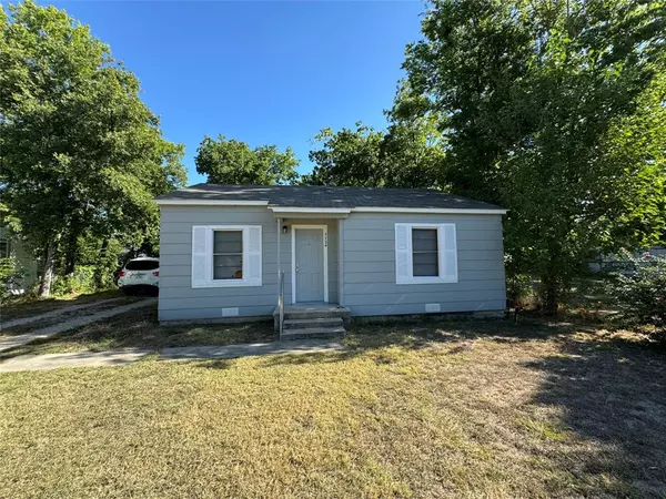 7724 Smith Street, White Settlement, TX 76108