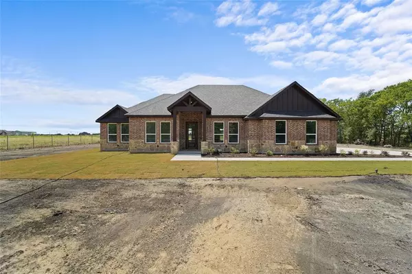 2592 County Road 4301 Road, Greenville, TX 75401