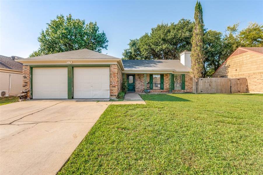 2329 Warwick Avenue, Grand Prairie, TX 75052