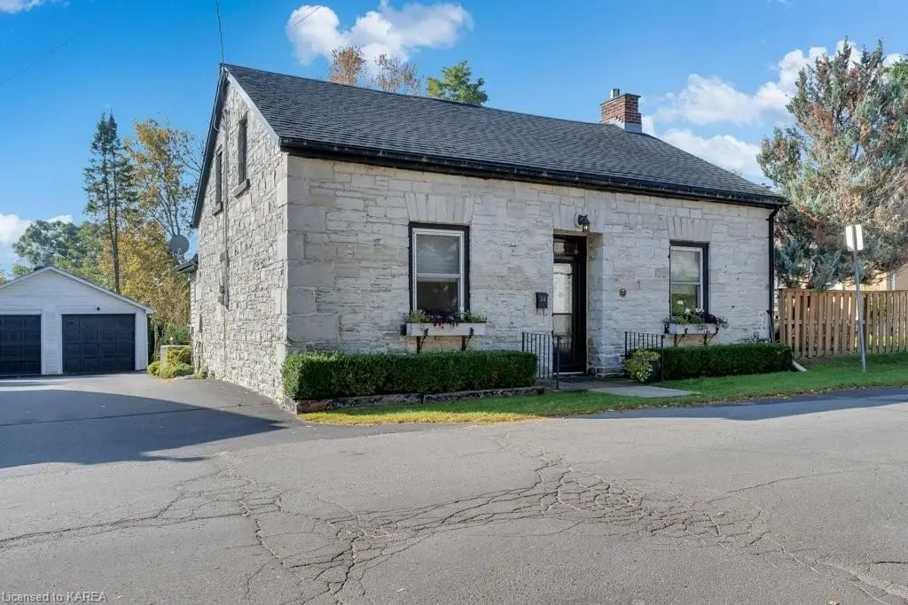 Kingston, ON K7M 2K2,34 RICHARD ST