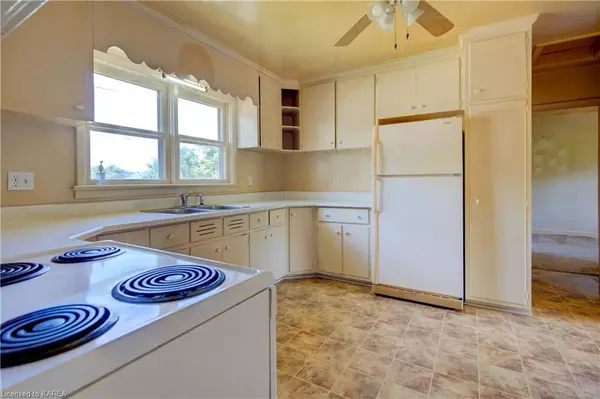 South Frontenac, ON K0H 2T0,2855 SYDENHAM CROSS ST