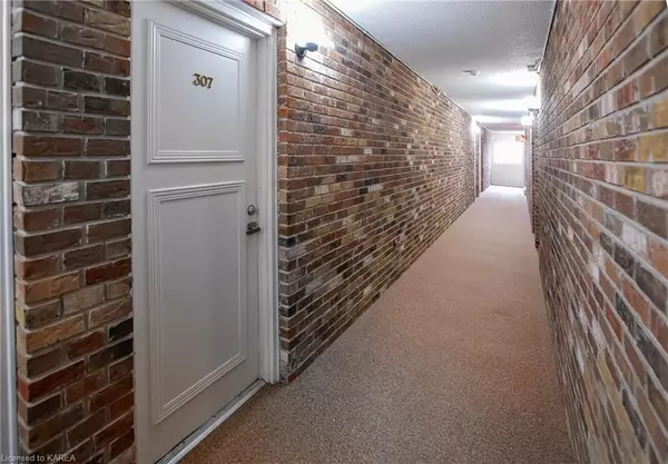 Kingston, ON K7P 1A7,835 MILFORD DR #307