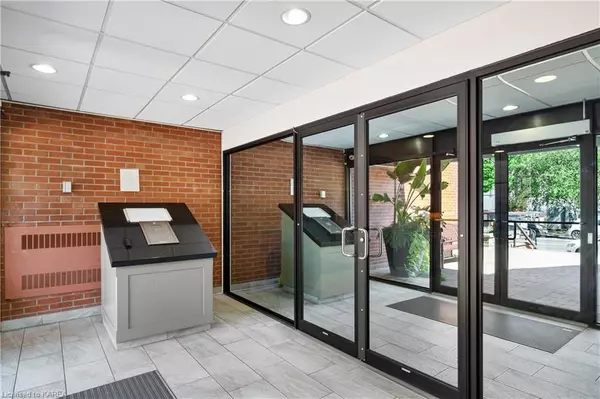 Kingston, ON K7L 2Y6,165 ONTARIO ST #303