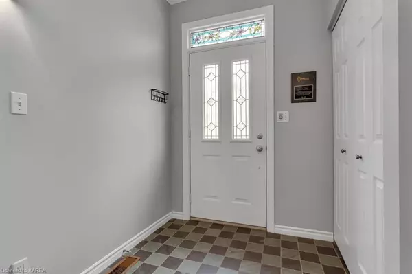 Kingston, ON K7M 8Y6,33 YONGE ST