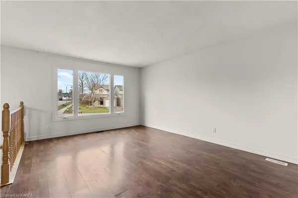 Kingston, ON K7P 1C1,913 PURCELL CRES